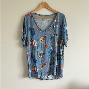 Maurices 24/7 Blue Floral V neck Top size 3